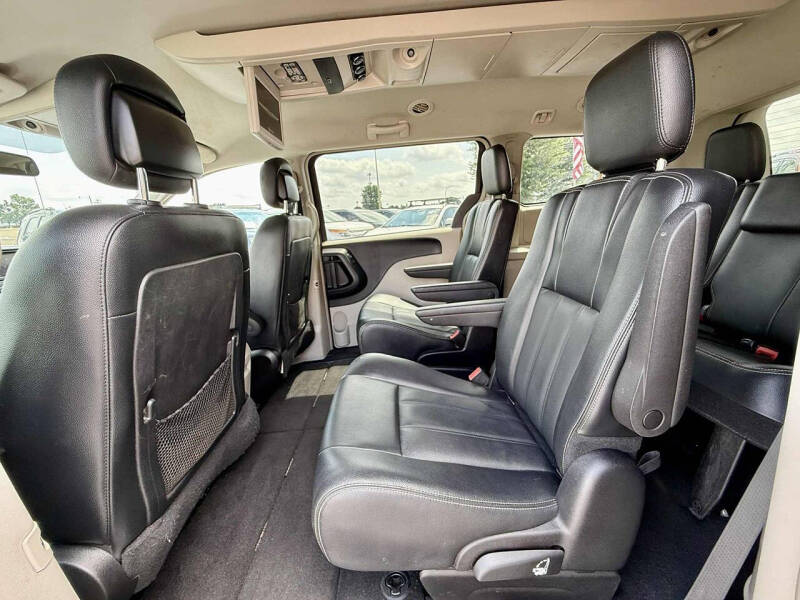 2016 Chrysler Town and Country Touring