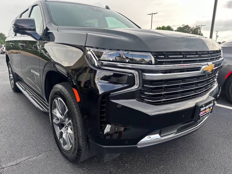 2024 Chevrolet Suburban LT's photo