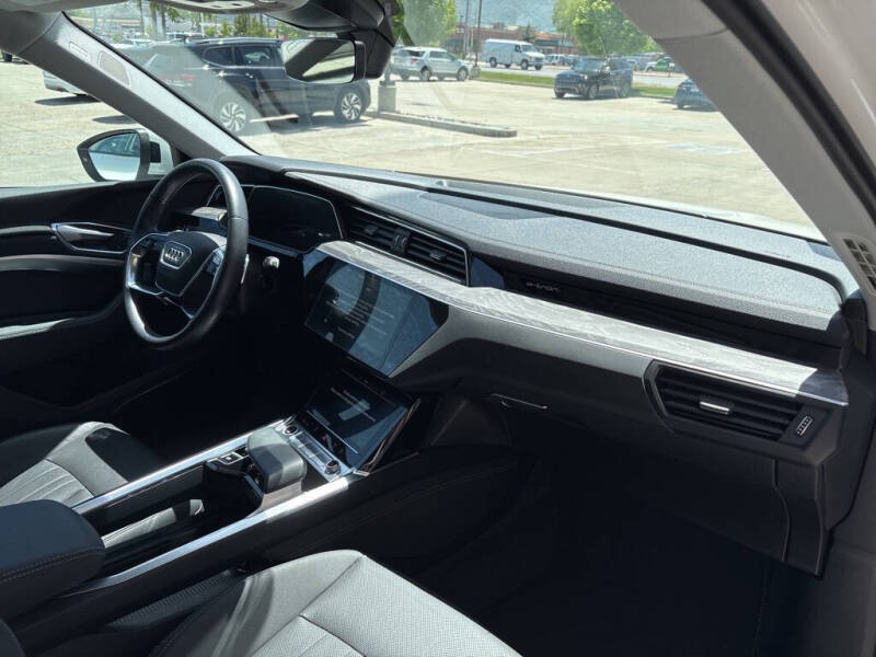 2021 Audi e-tron quattro Premium Plus