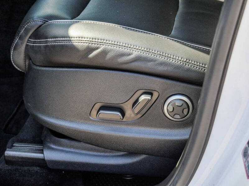 2024 Genesis GV70 2.5T Standard