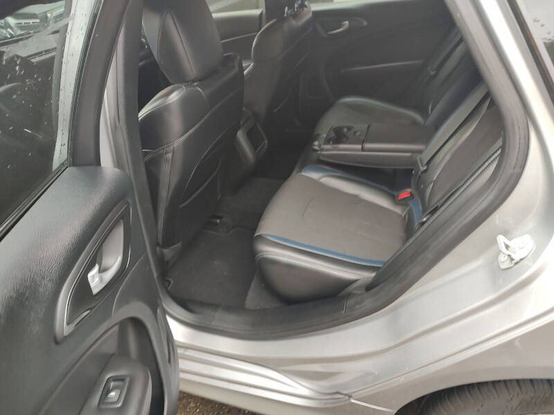 2015 Chrysler 200 S