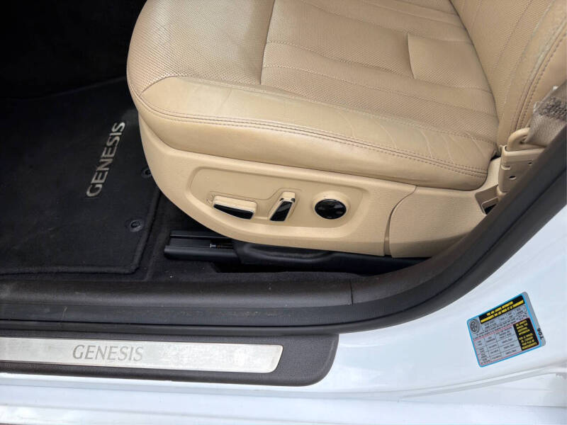 2015 Hyundai Genesis