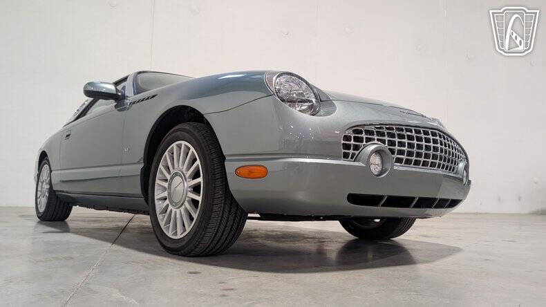 2004 Ford Thunderbird