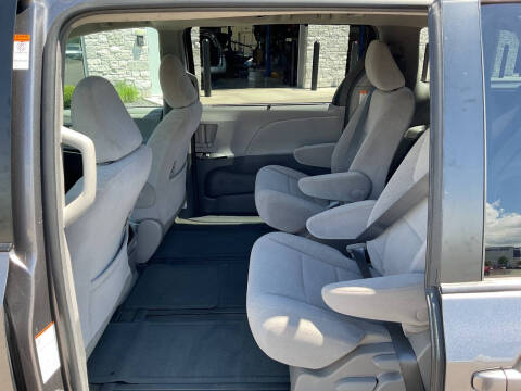 2017 Toyota Sienna LE 7-Passenger