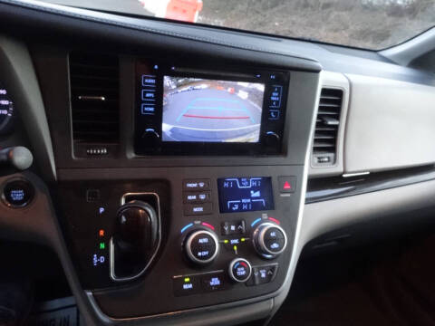 2017 Toyota Sienna XLE Premium 7-Passenger