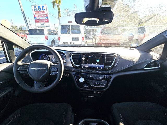 2024 Chrysler Pacifica Touring