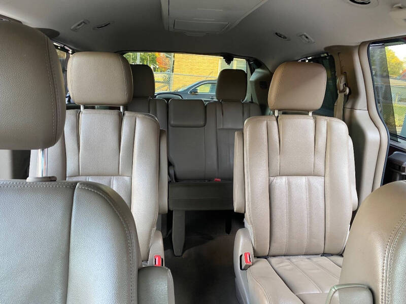 2013 Chrysler Town and Country Touring