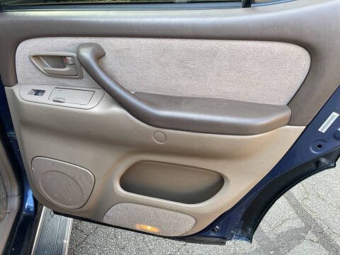 2004 Toyota Sequoia SR5