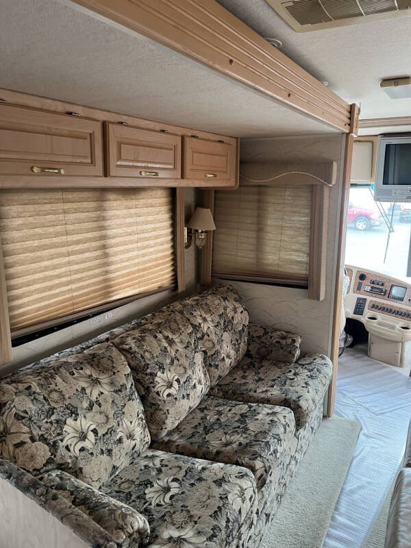 1998 Freightliner XC Chassis