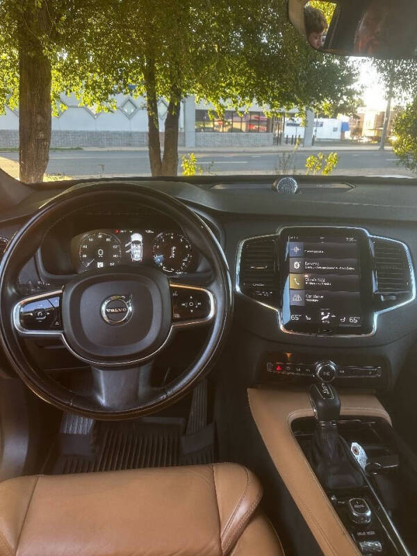 2016 Volvo XC90 T6 Momentum