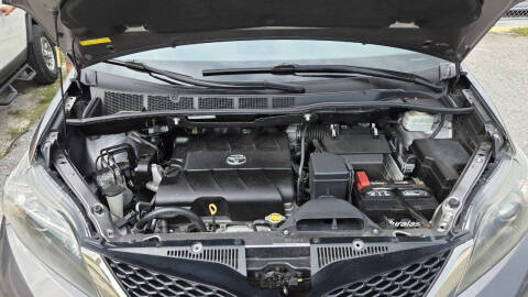 2011 Toyota Sienna SE 8-Passenger