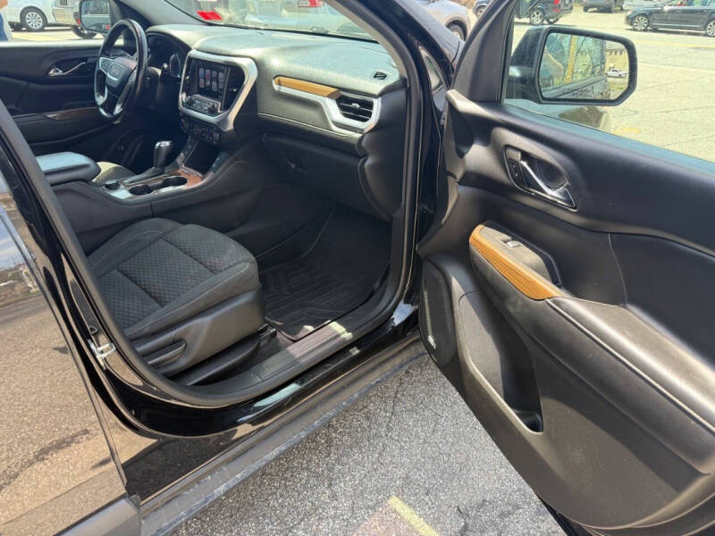 2017 GMC Acadia SLE-2
