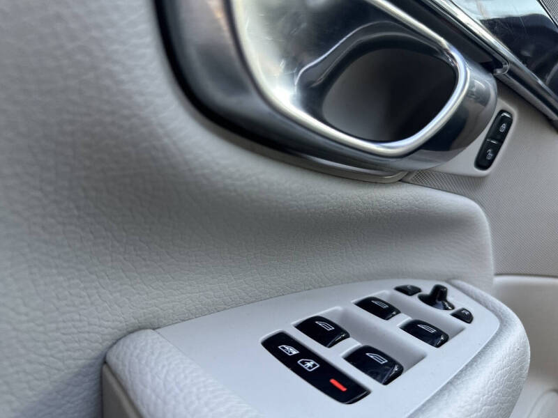 2017 Volvo XC90 T6 Momentum