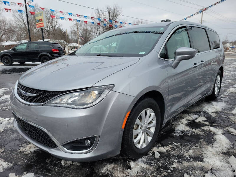 2019 Chrysler Pacifica for sale at County Seat Motors in Union MO