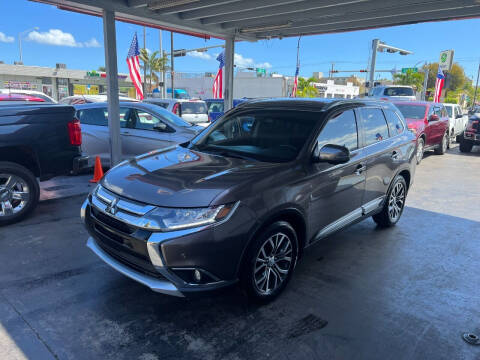 2018 Mitsubishi Outlander for sale at American Auto Sales in Hialeah FL