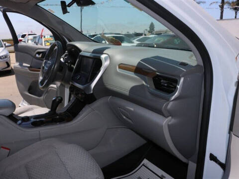 2017 GMC Acadia SLE-2