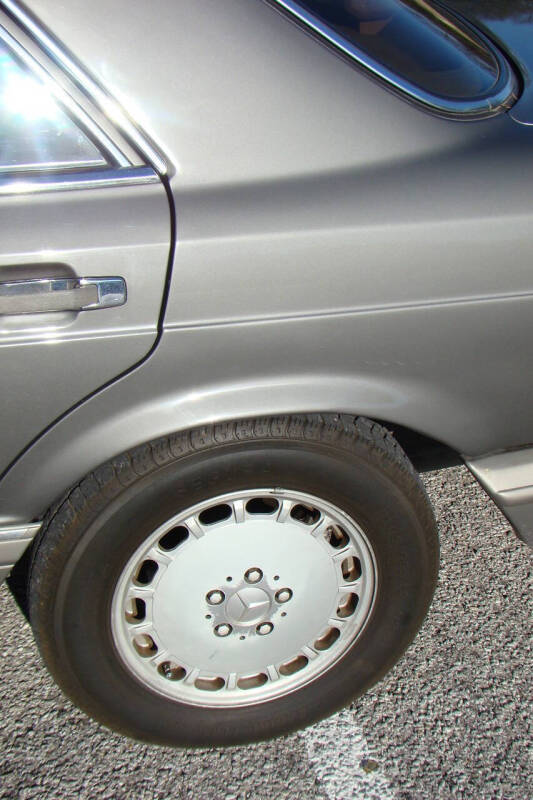 1989 Mercedes-Benz 300-Class 300 SE