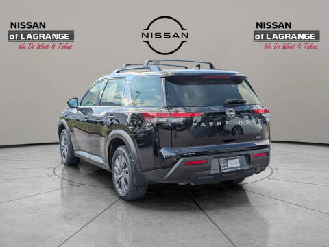 2022 Nissan Pathfinder SV
