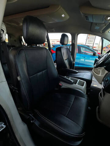 2015 Chrysler Town and Country Touring
