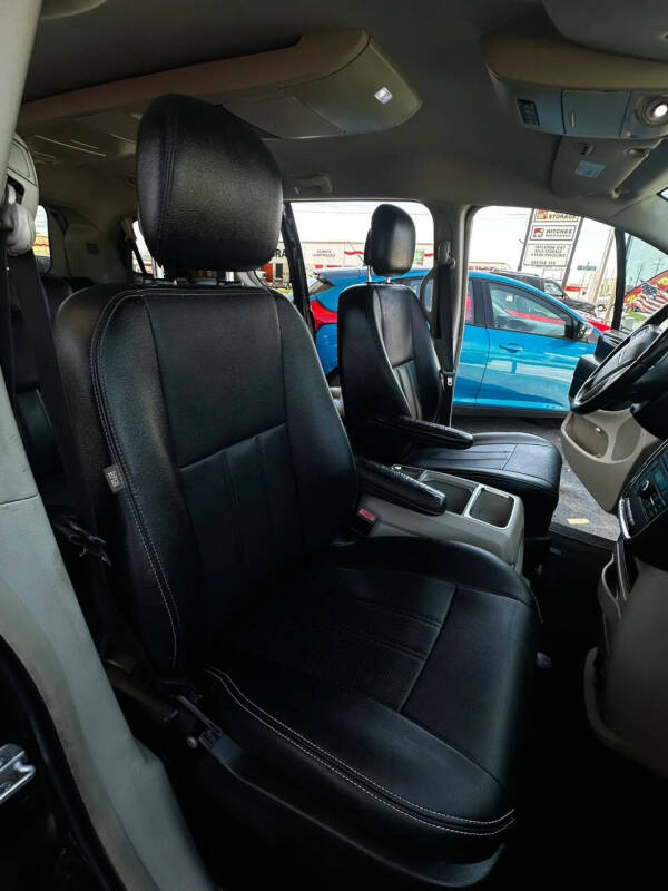 2015 Chrysler Town and Country Touring
