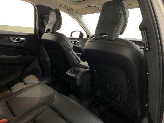 2025 Volvo XC60 B5 Core Dark Theme