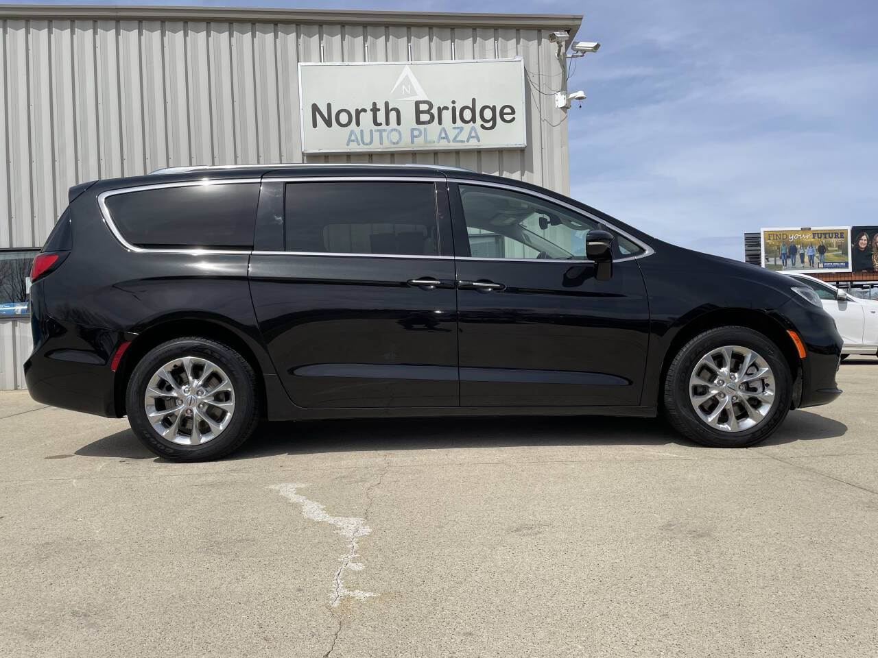 2021 Chrysler Pacifica Touring L photo 28