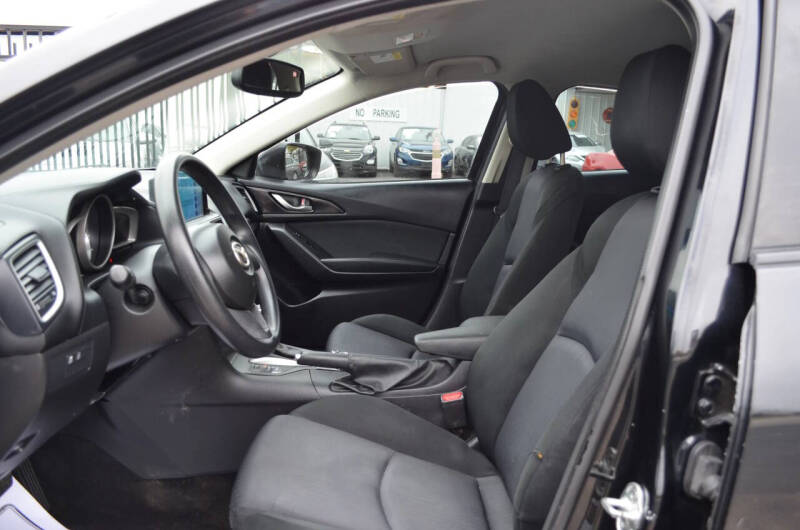 2015 Mazda MAZDA3 i SV