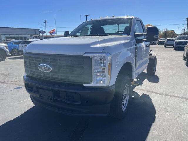 2026 Ford F-350 Super Duty Chassis Cab XL's photo