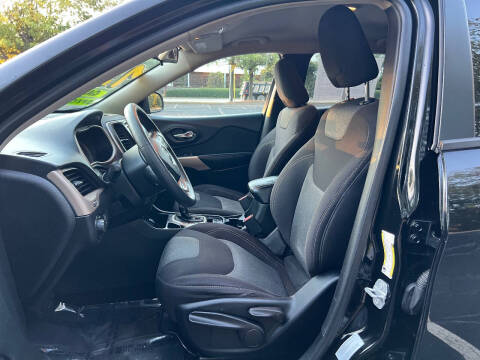 2017 Jeep Cherokee Sport