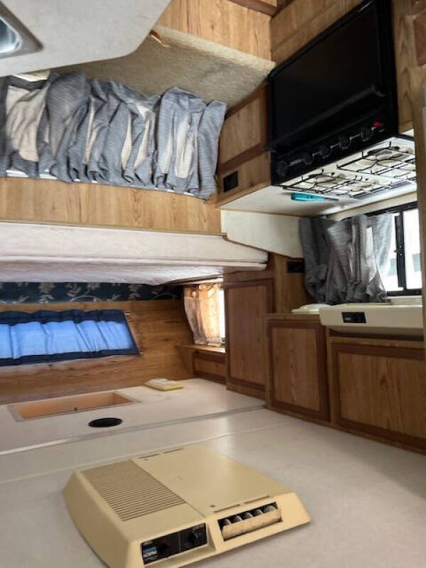 1991 Cascade 10 Ft Truck Camper