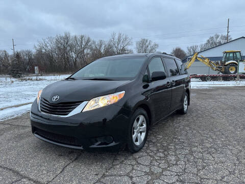 2017 Toyota Sienna LE 8-Passenger
