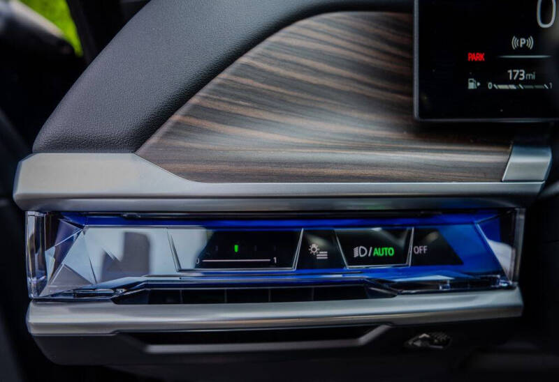 2023 BMW 7 Series 740i