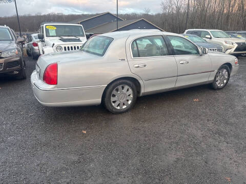 2005 Lincoln Town Car Signature Limited