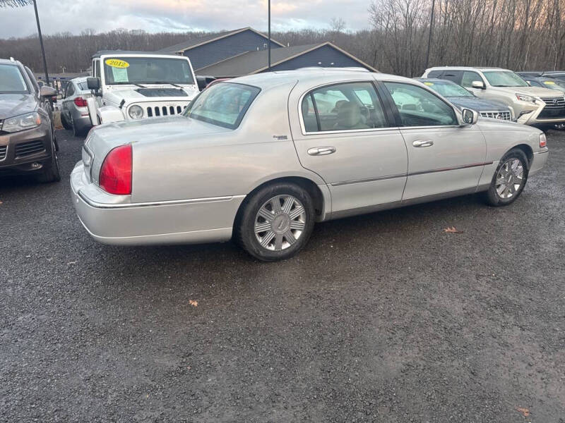 2005 Lincoln Town Car Signature Limited