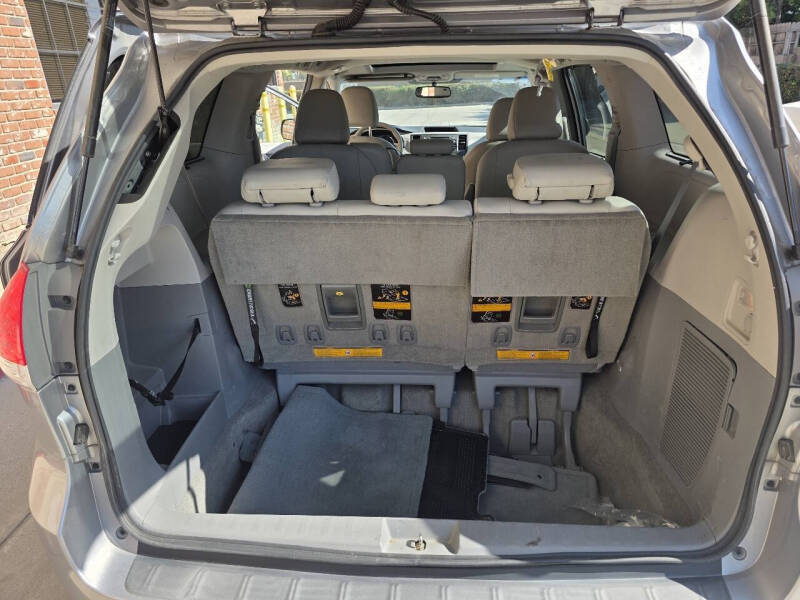 2013 Toyota Sienna XLE 8-Passenger