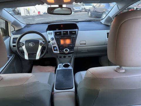 2012 Toyota Prius v Five