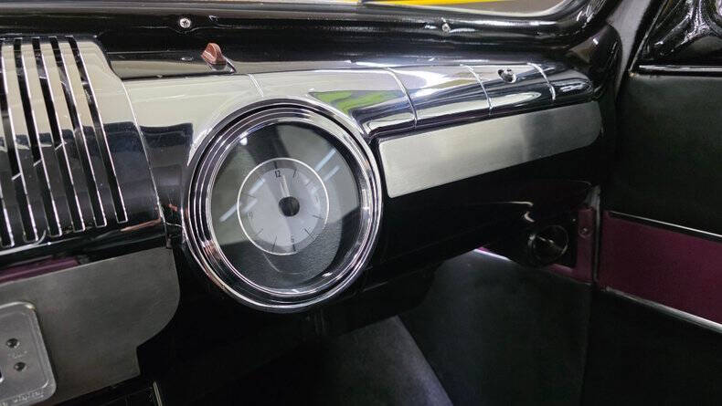 1942 Ford Super Deluxe