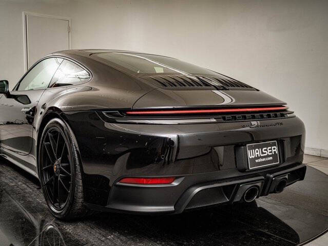 2025 Porsche 911 Carrera 4 GTS