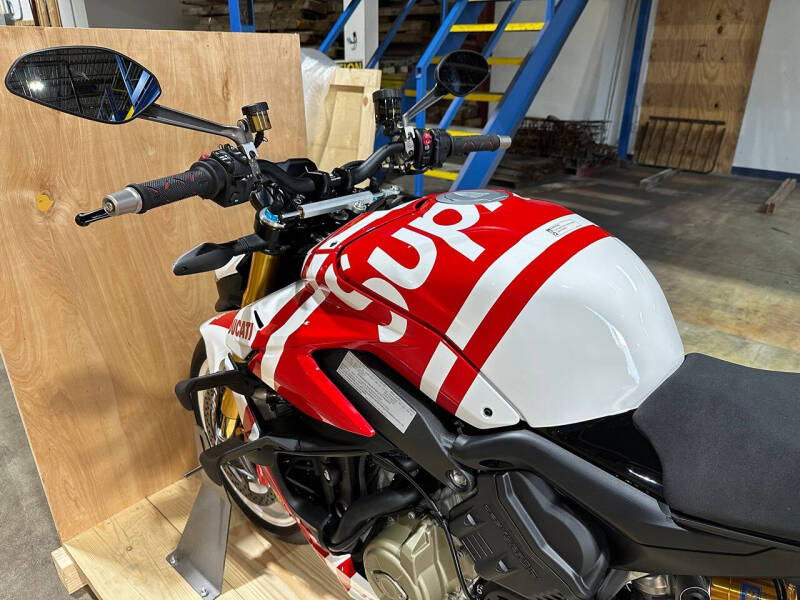 2025 Ducati Streetfighter V4 Supreme