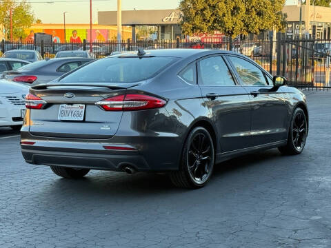 2020 Ford Fusion SE