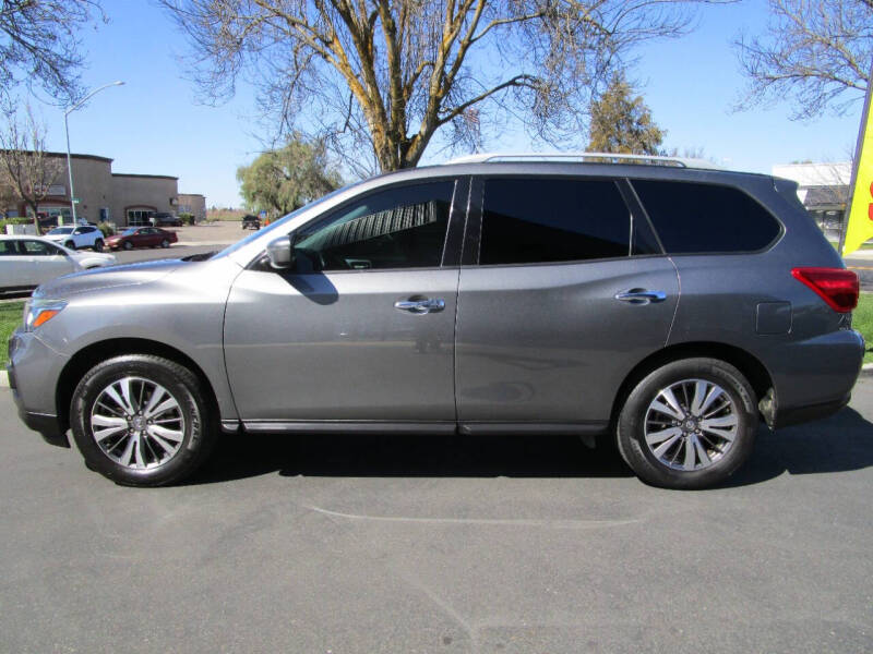 2019 Nissan Pathfinder SV