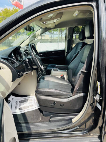 2016 Chrysler Town and Country Touring