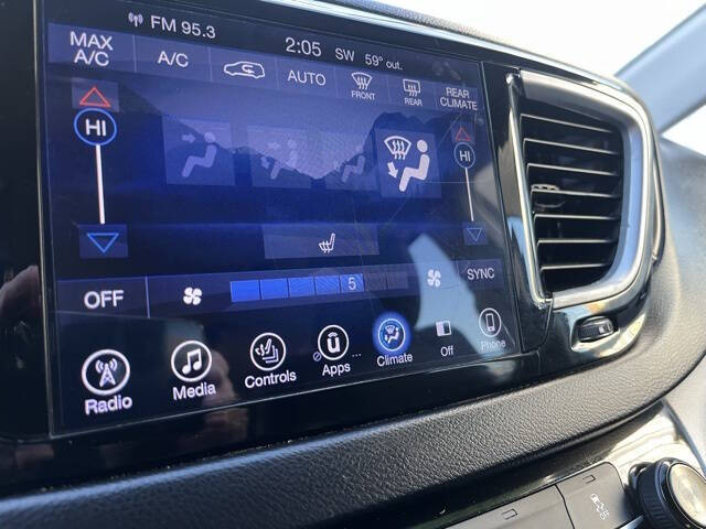 2017 Chrysler Pacifica Touring-L