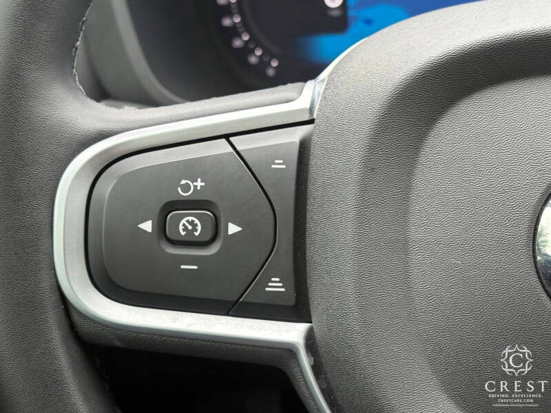 2025 Volvo XC60 B5 Core Dark Theme