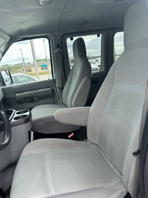 2011 Ford E-Series E-350 SD XLT