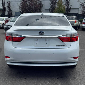 2014 Lexus ES 300h