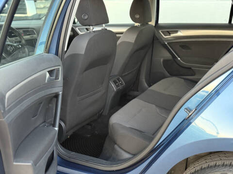 2016 Volkswagen Golf TSI SE