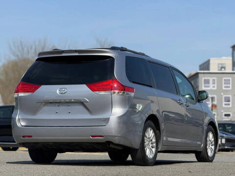 2012 Toyota Sienna