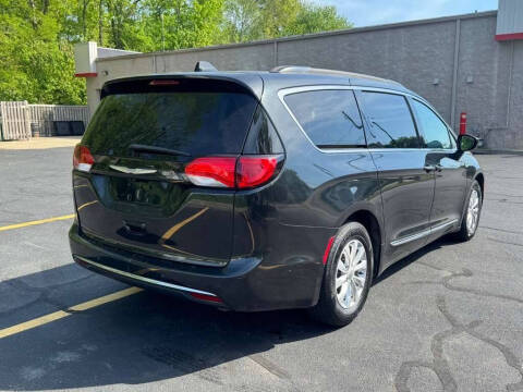 2017 Chrysler Pacifica Touring-L