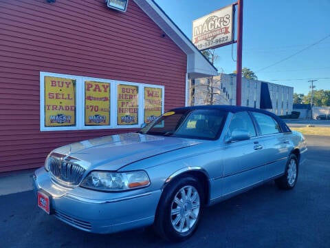 2006 Lincoln Town Car for sale at Mack's Autoworld in Toledo OH